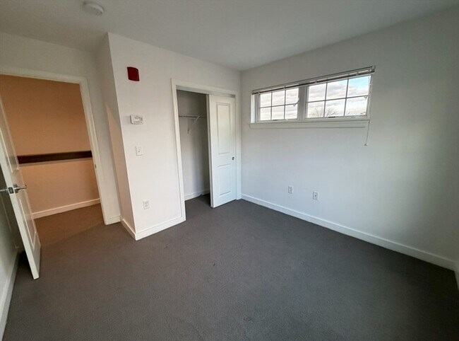 Building Photo - 11 Alder St