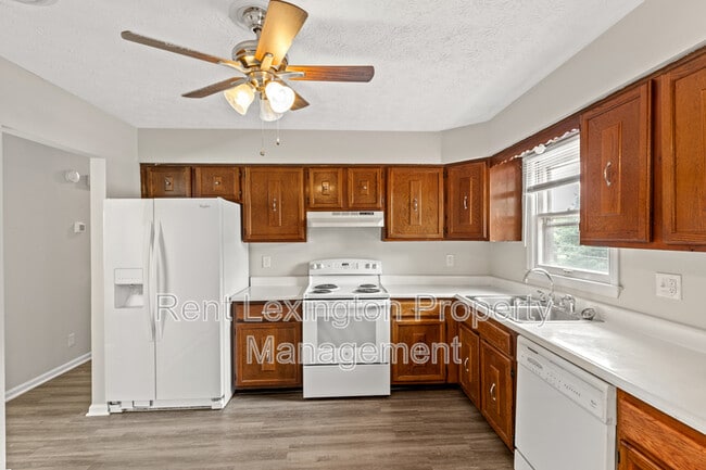 Building Photo - 315 S Eagle Creek Dr