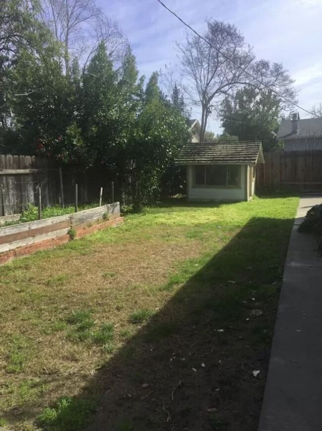 Building Photo - Updated 3bed/1 bath in West Sac