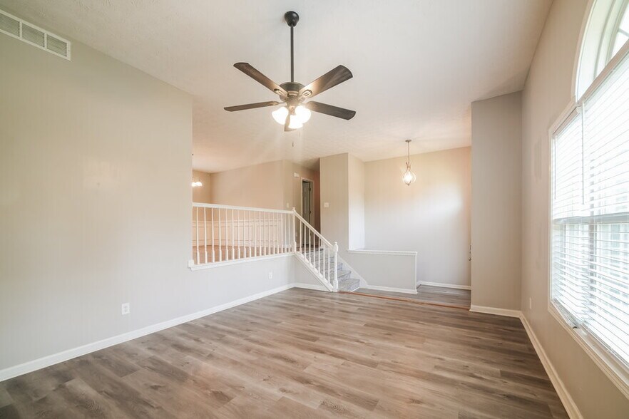 Building Photo - 124 S Winds Dr