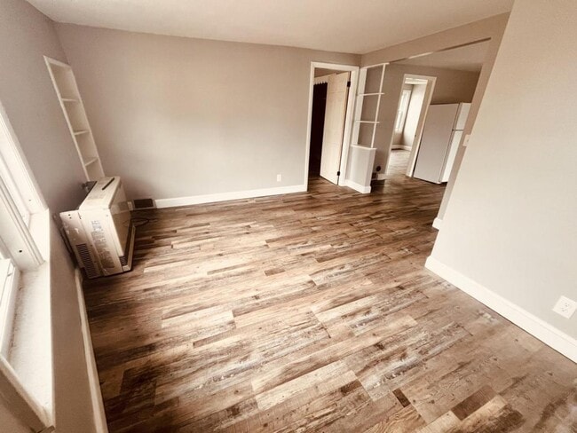 Building Photo - 12 Howe St