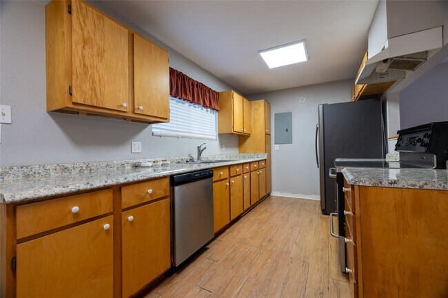 Building Photo - 2405 County Rd 2235