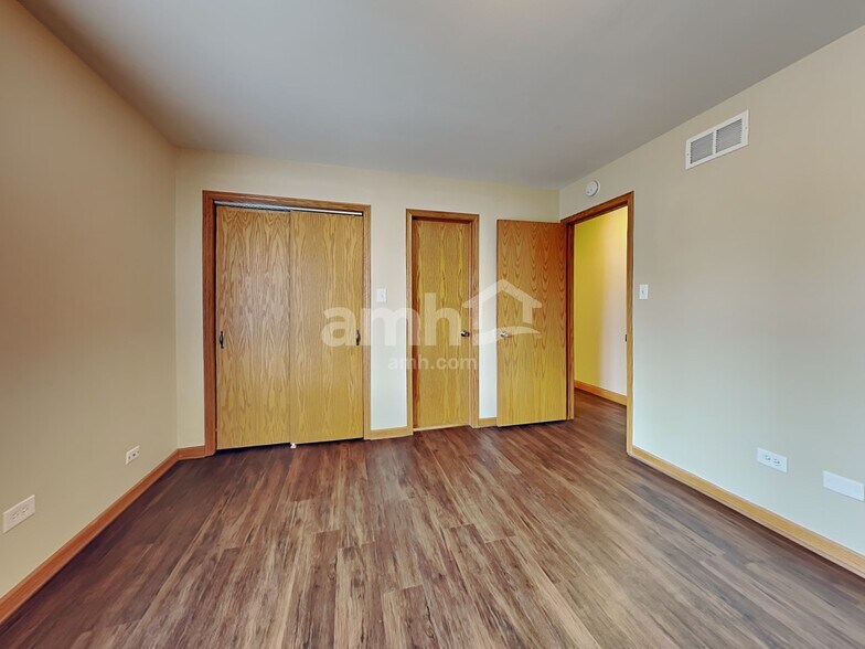 Building Photo - 2113 Cumberland Dr