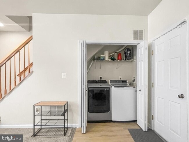 Building Photo - 12 S Exeter St