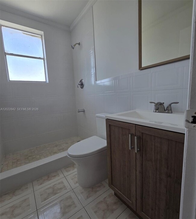 Building Photo - 1104 W 44th St