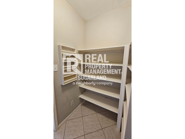 Building Photo - Elegant Living & Modern Comfort in Lexington Creek