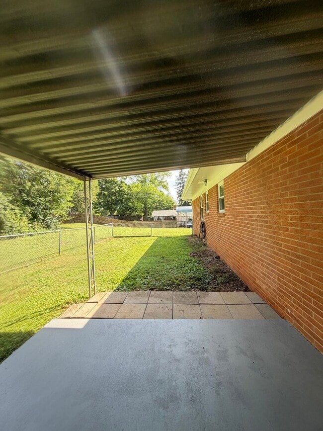 Building Photo - 942 Margaret Dr