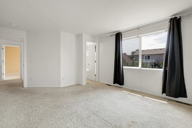 Building Photo - $2,650.00 - 4 Bedrooms, 2.5 Bathrooms, Sin...