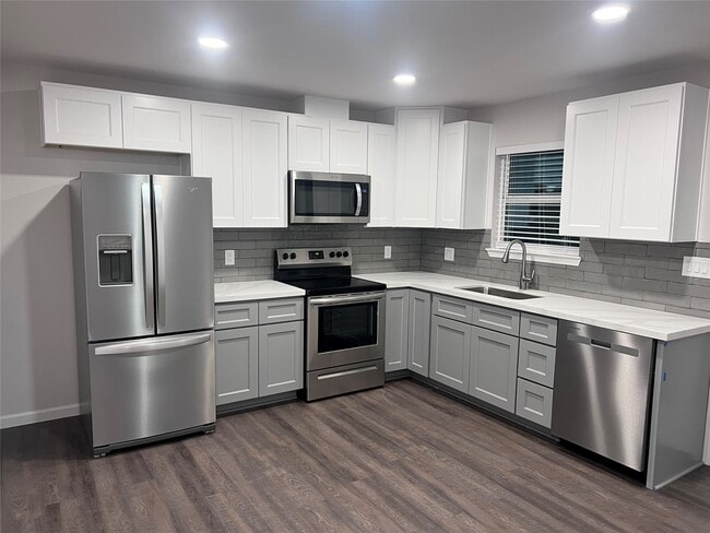Building Photo - 15530 Towerwood Dr