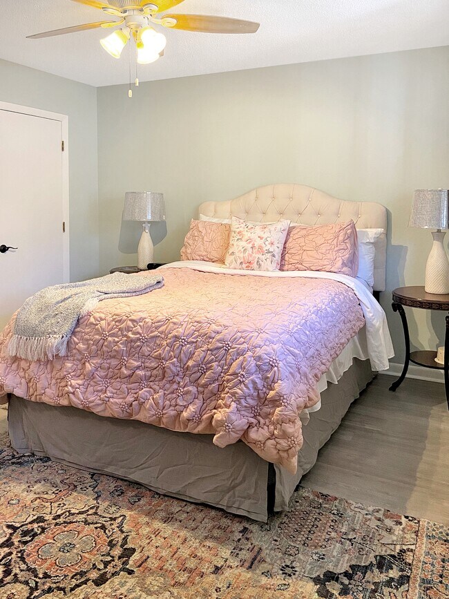 Building Photo - 1575 Ivy Trce