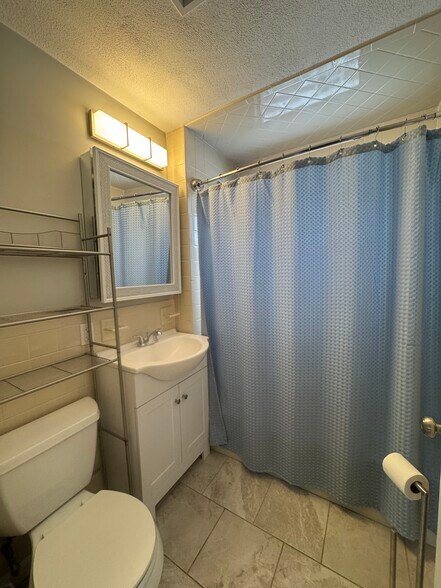 Building Photo - 100 Capen St