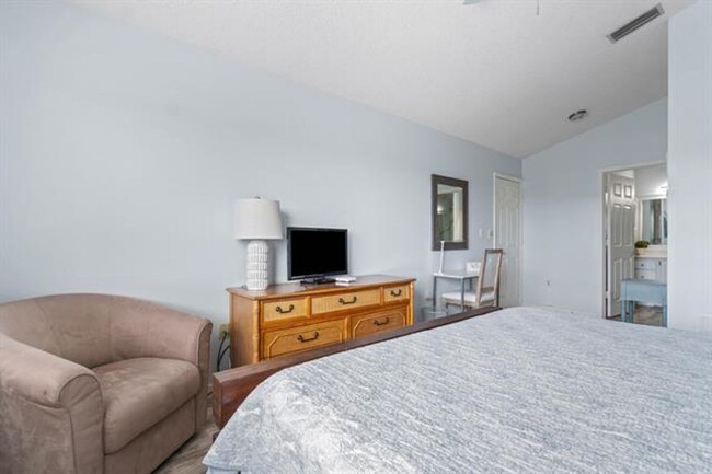 Building Photo - 470 Bella Vista Ct N