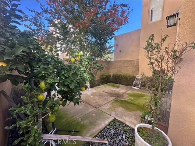 Building Photo - 101 Interval