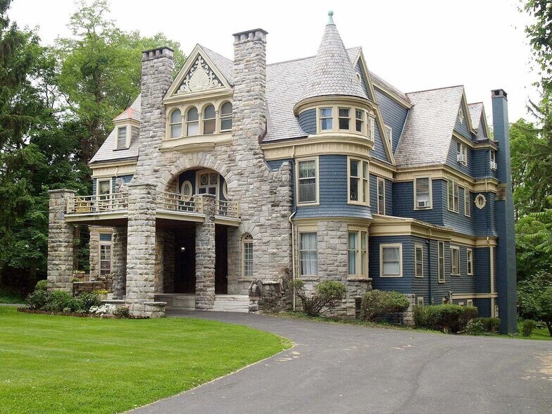 Building Photo - 154 Academy St