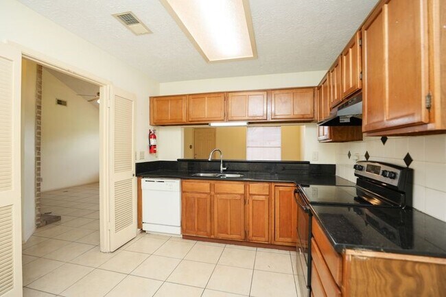 Building Photo - 8215 Summer Quail Dr