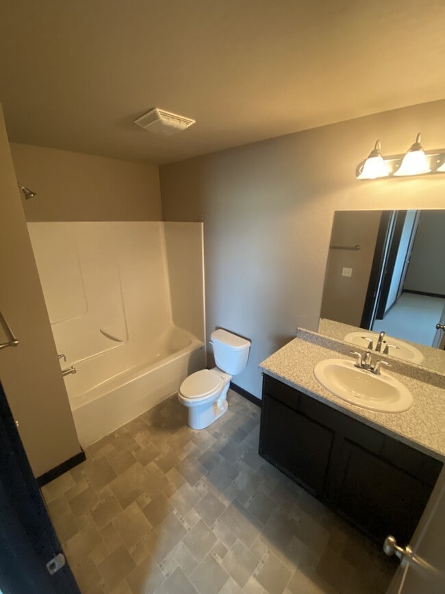 Building Photo - 3220 Savannah St