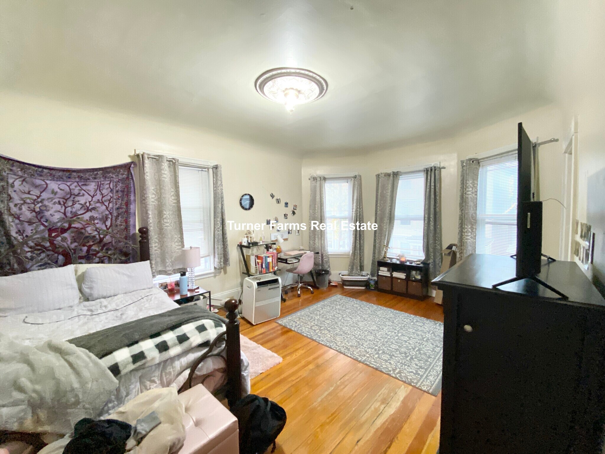 Building Photo - 10 Sachem St