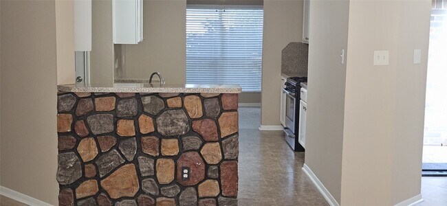 Building Photo - 3103 Barkers Crossing Ave