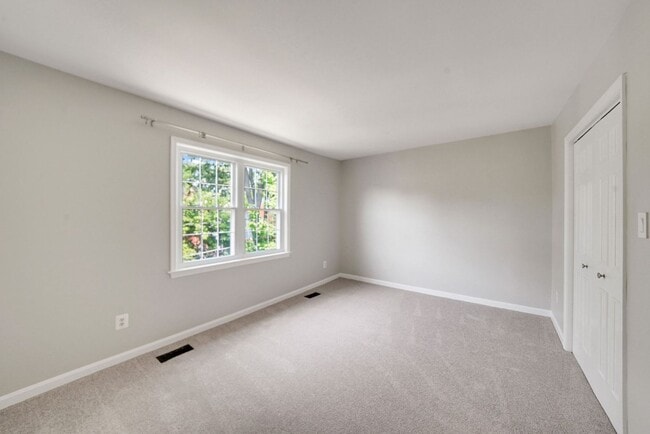 Building Photo - Updated // 3 Bedroom 2 Bathroom Condo // A...