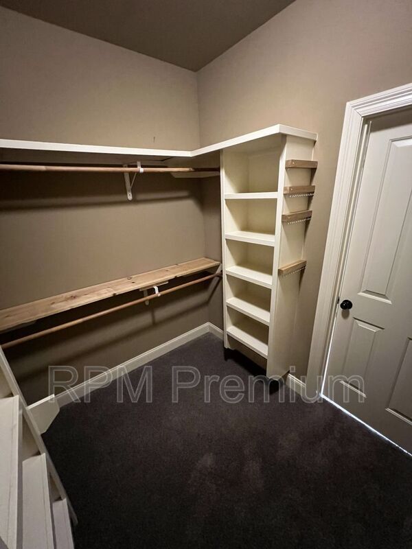 Building Photo - 7335 Oak View Dr.