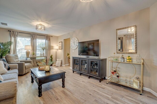 Building Photo - Spacious 4-Bedroom Home in Sought-After Lu...