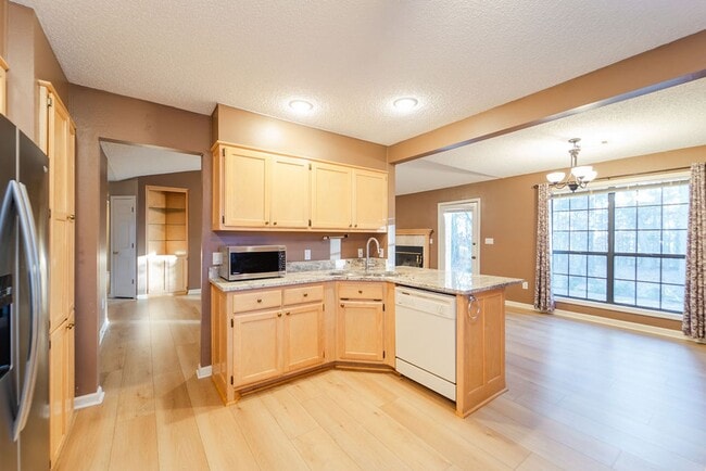 Building Photo - Charming 3 bedroom, 2 bath home that has been updated and is ready to be called home! This home h...