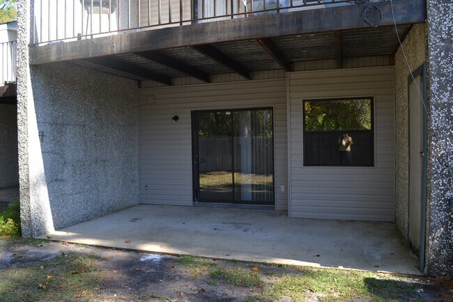 Building Photo - Apartment For Rent