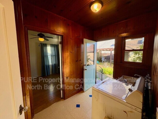 Building Photo - 400 Upham St