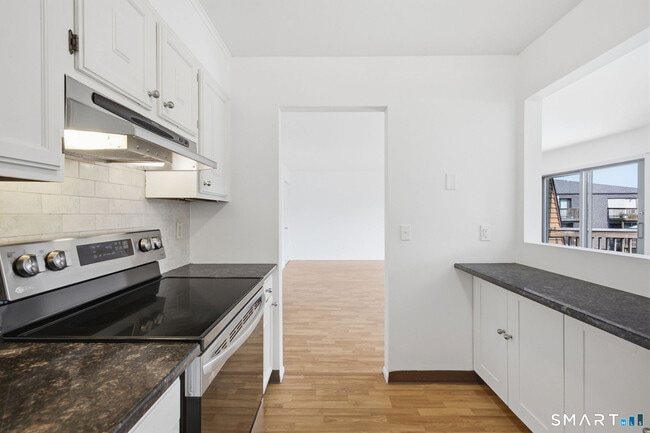 Building Photo - 255 Strawberry Hill Ave