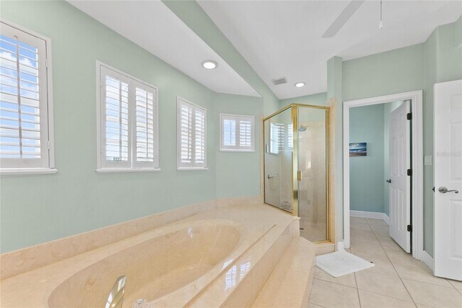 Building Photo - 3020 Gulf of Mexico Dr