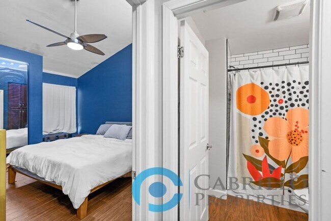 Building Photo - 5402 Balboa Arms Dr