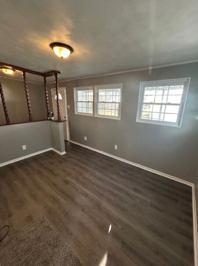 Building Photo - Beautiful 3BD/1BTH