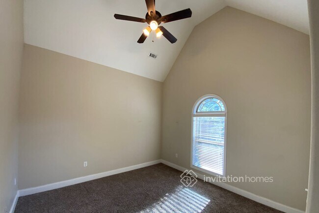 Building Photo - 300 Everly Cir