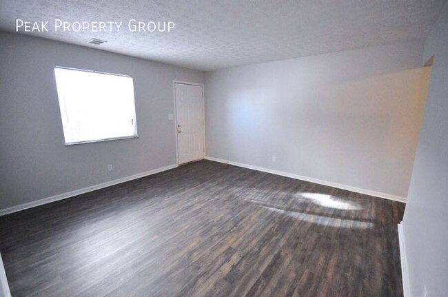 Building Photo - Available Now! 2 Bedroom apartment Located...