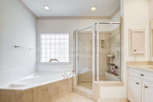 Building Photo - 1515 Hyde Park Blvd