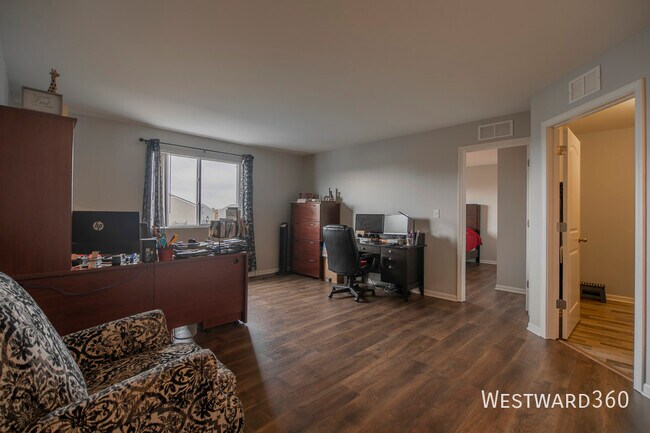 Building Photo - 2971 Ellsworth Dr