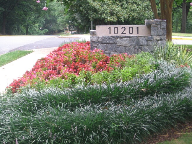 Building Photo - North Bethesda Studio - Walk to Metro - Utilities Included