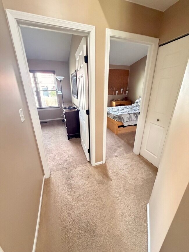 Building Photo - 1219 Huntington Dr