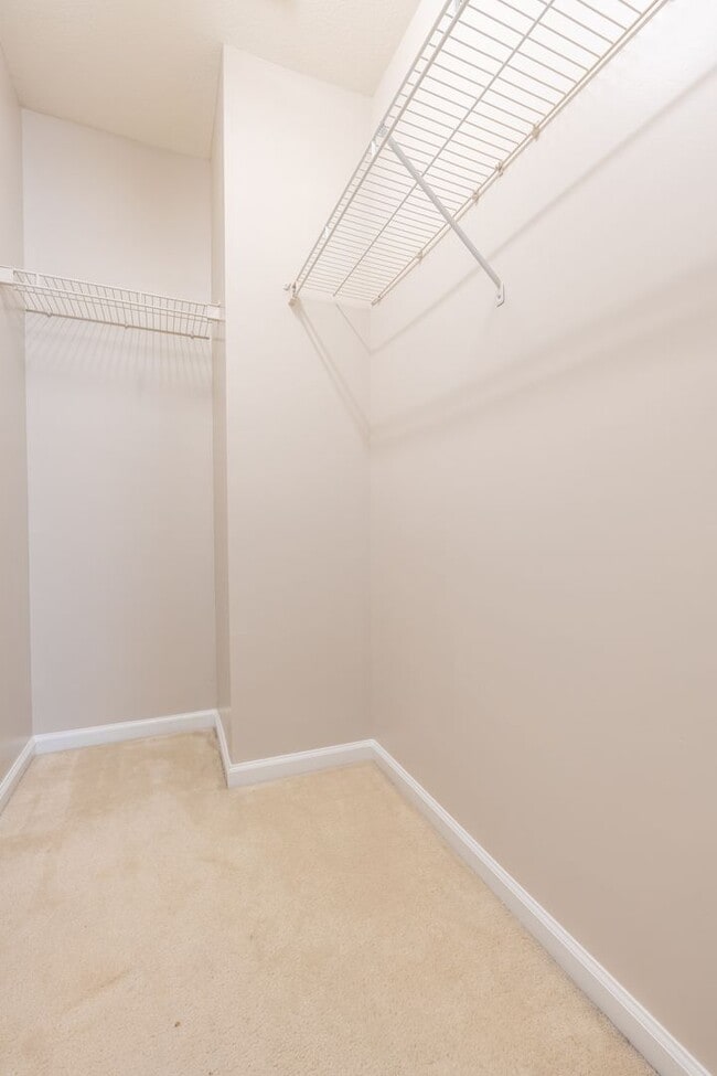Building Photo - MOVE IN READY Townhome in the Heart of Suffolk!