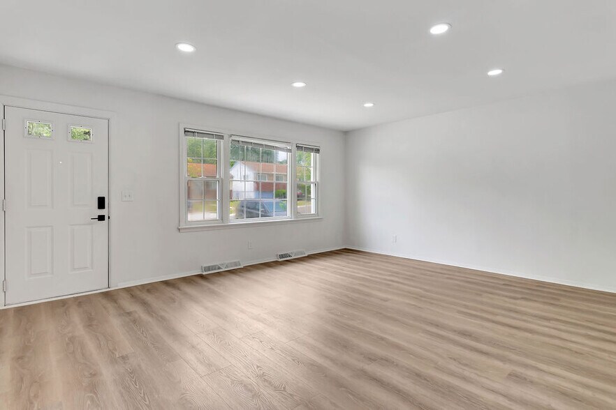 Building Photo - 5946 Sunridge Dr