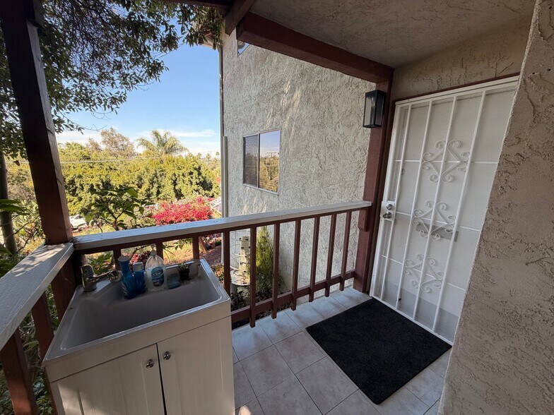 Building Photo - 1946 Monte Vista Dr