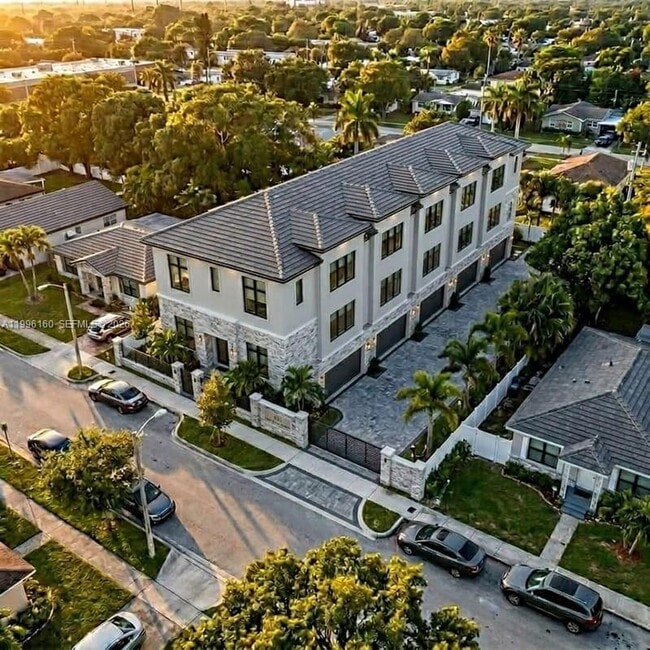 Building Photo - 433 NW 40th Ct