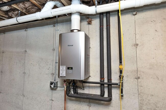 Building Photo - 231 Putnam Hill Rd