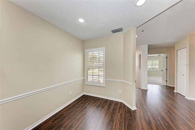 Building Photo - 803 Montrose Dr