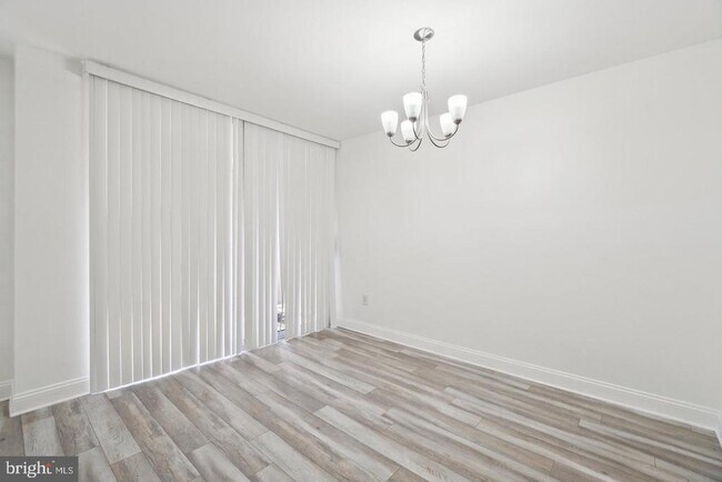 Building Photo - 2059 Huntington Ave