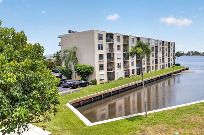 Building Photo - 200 Waterway Dr S