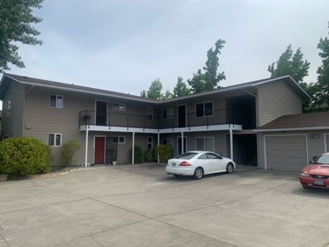 Building Photo - 1852 Medart Ln