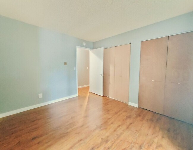 Building Photo - Halloween SPECIAL! Ground Floor Two Bedroom!