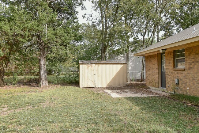 Building Photo - 4008 Templeton St