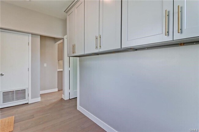 Building Photo - 409 Olive St